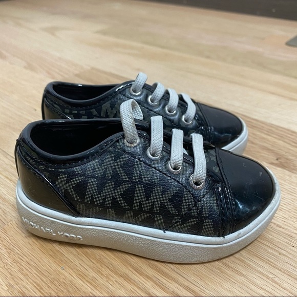 Michael Kors Low Top Sneaker Sz 5 Baby Kids Girls - Picture 2 of 7